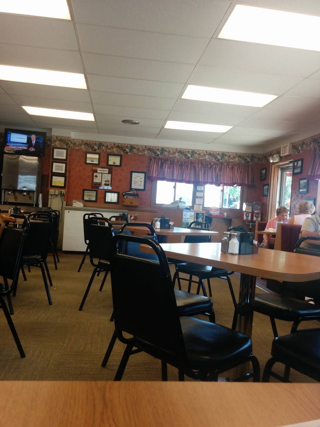 Woodys Cafe | restaurant | 235 N Pontiac Trail, Walled Lake, MI 48390, USA | 2486244379 OR +1 248-624-4379