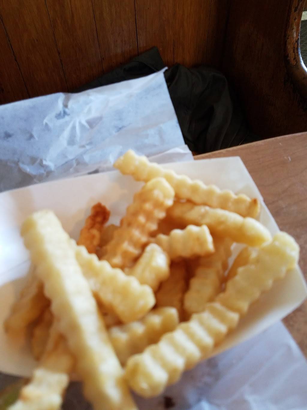 Green Gables Bar & Grill | restaurant | 17485 E 2500 Rd N, Hudson, IL 61748, USA | 3097472496 OR +1 309-747-2496