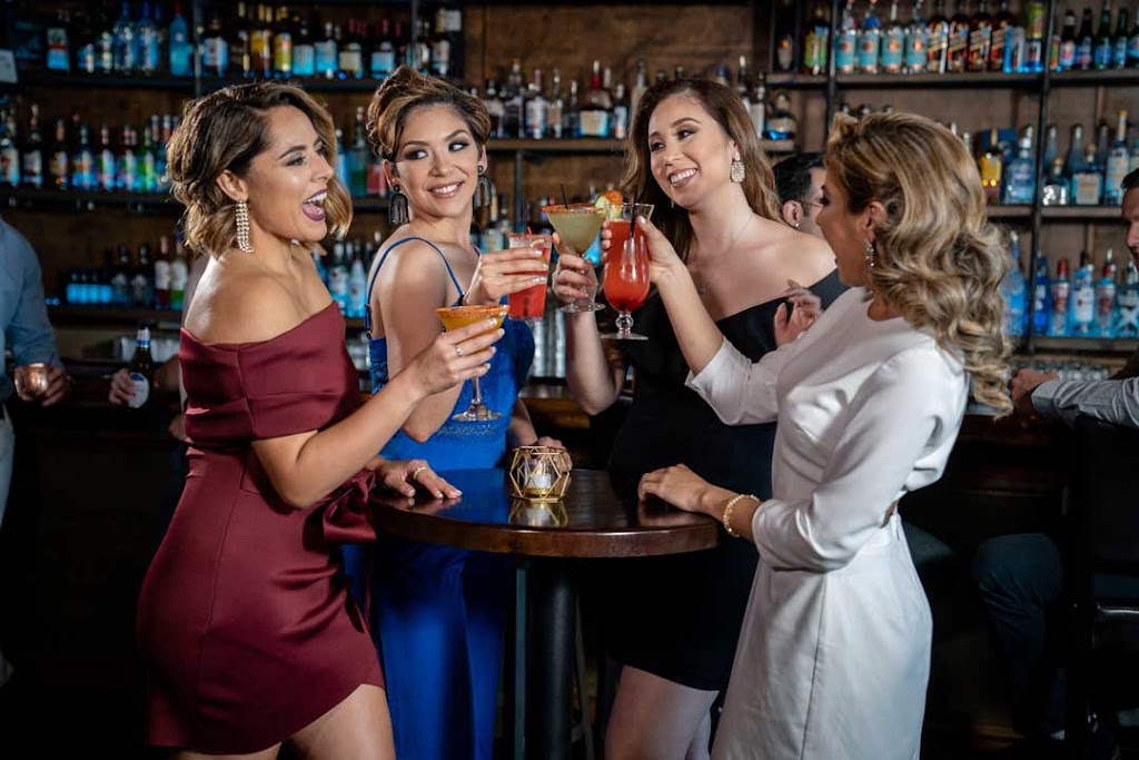 Rock & Roll Pizzeria | restaurant | 6501 Arena Blvd Suite 108, Laredo, TX 78041, USA | 9565682400 OR +1 956-568-2400