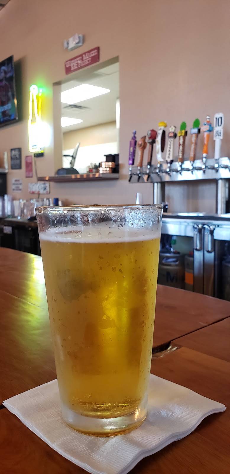 N-Dub Pizza Pub | restaurant | 633 Estrella Pkwy, Goodyear, AZ 85338, USA | 6237034909 OR +1 623-703-4909