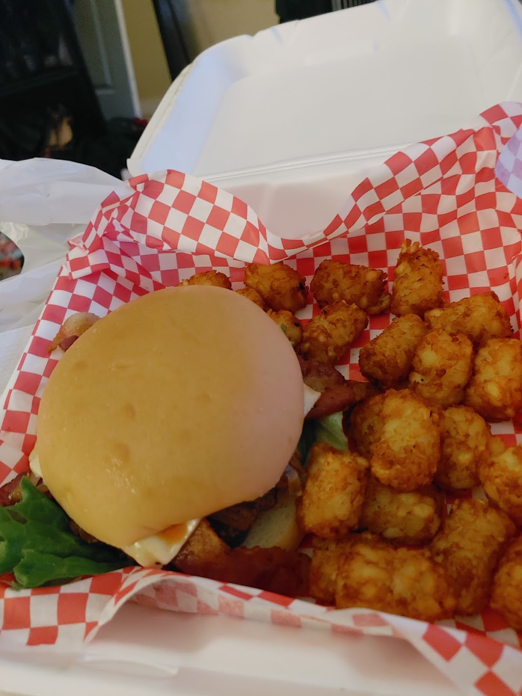 Quickies Burger and Fries | restaurant | 1000 Kansas Ave, Kansas City, KS 66105, USA | 9132330333 OR +1 913-233-0333