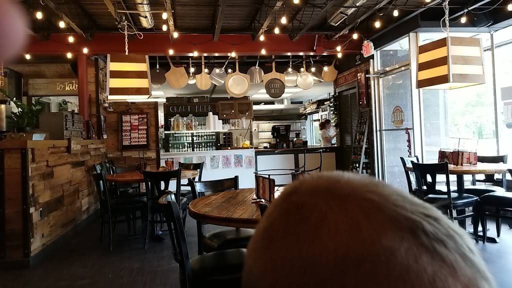 Downtown Pizza Thiensville / Mequon | restaurant | 227 S Main St, Thiensville, WI 53092, USA | 2623874992 OR +1 262-387-4992