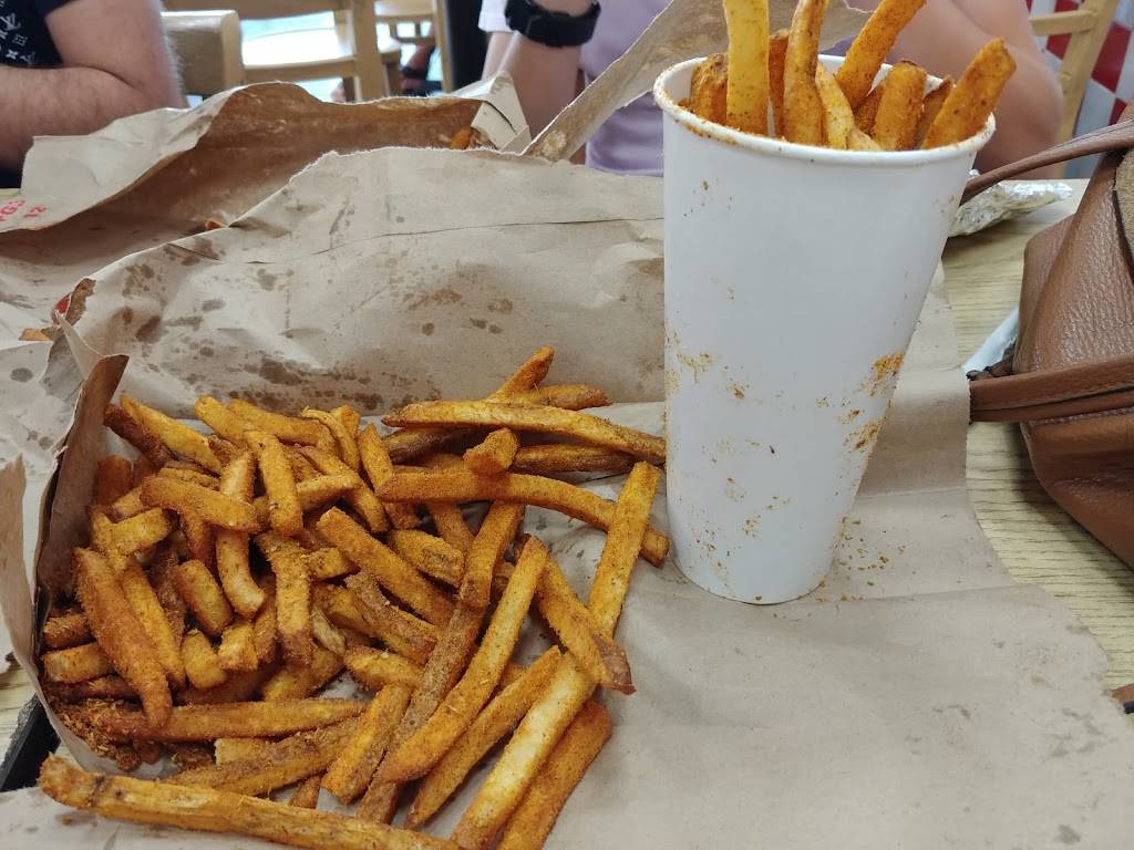 Five Guys | meal takeaway | 2185 SE Federal Hwy, Stuart, FL 34994, USA | 7722835454 OR +1 772-283-5454