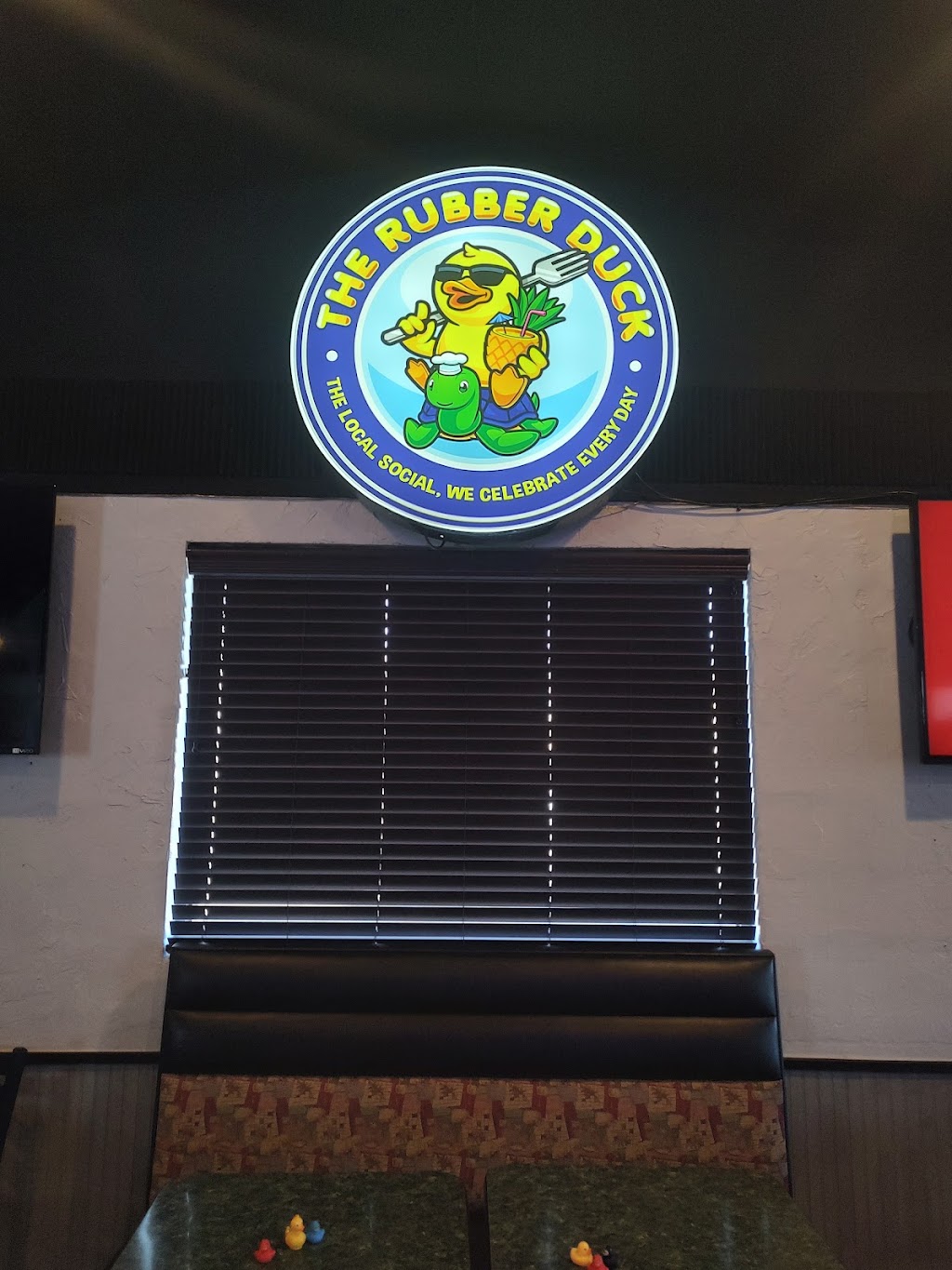 The Rubber Duck | restaurant | 136 S River Rd, Clinton Twp, MI 48036, USA | 5864770556 OR +1 586-477-0556