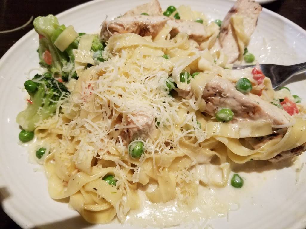 Carrabbas Italian Grill | restaurant | 44695 Schoenherr Rd, Sterling Heights, MI 48313, USA | 5863232652 OR +1 586-323-2652