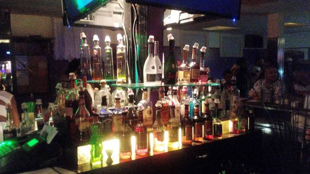 Shelias Bar & Grille | restaurant | 6510 Lansing Ave, Cleveland, OH 44105, USA | 2164102715 OR +1 216-410-2715