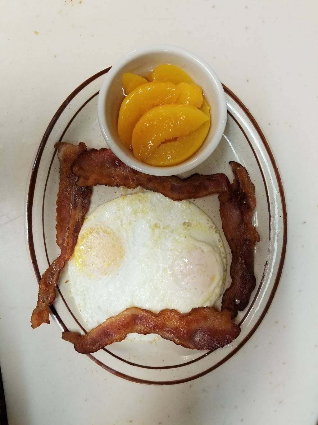 Maple Leaf Restaurant | restaurant | 111 S Center St, Geneseo, IL 61254, USA | 3099446789 OR +1 309-944-6789