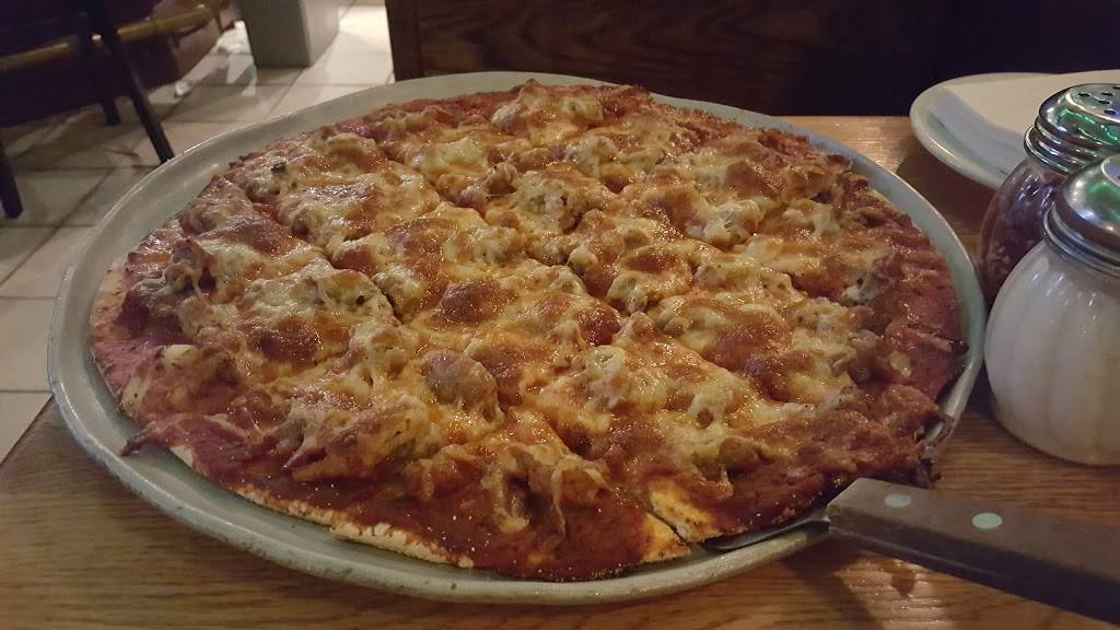 Foxs Restaurant & Pub | restaurant | 9956 S Western Ave, Chicago, IL 60643, USA | 7732393212 OR +1 773-239-3212