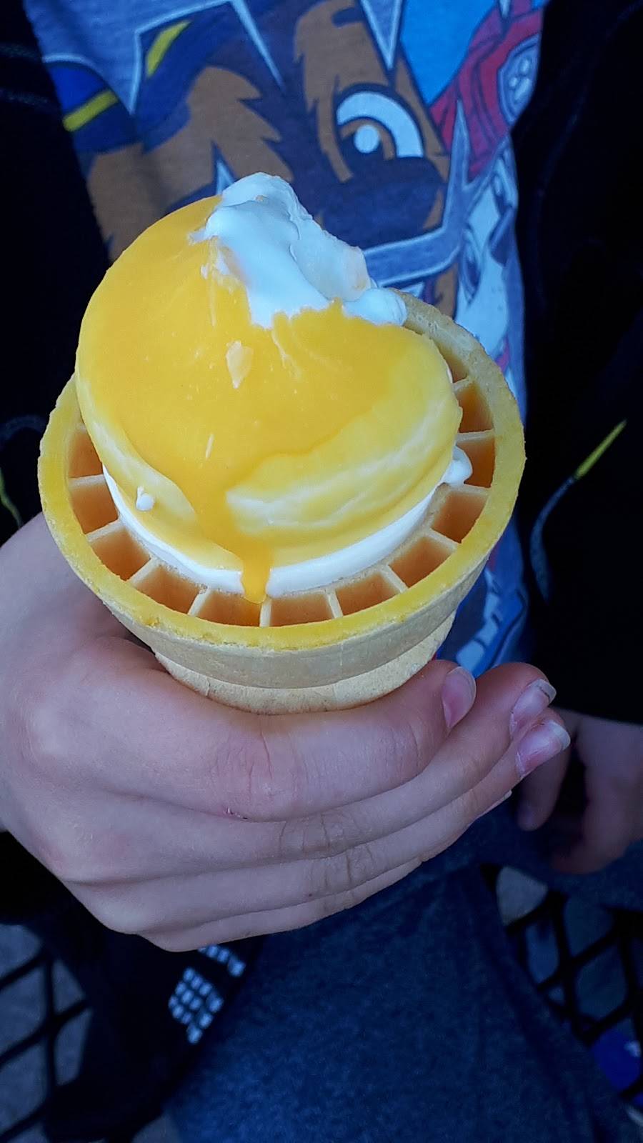 Dairy Queen | restaurant | 1641 Lakeshore Rd W, Mississauga, ON L5J 1J4, Canada | 9058228352 OR +1 905-822-8352