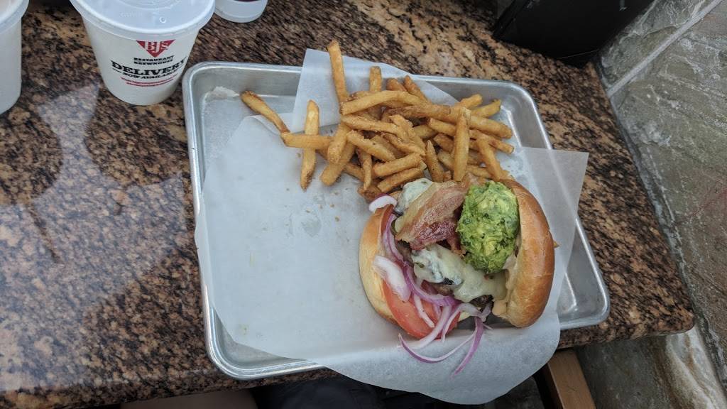 BJs Restaurant & Brewhouse | restaurant | 5613 Paseo Del Norte, Carlsbad, CA 92008, USA | 7605794440 OR +1 760-579-4440