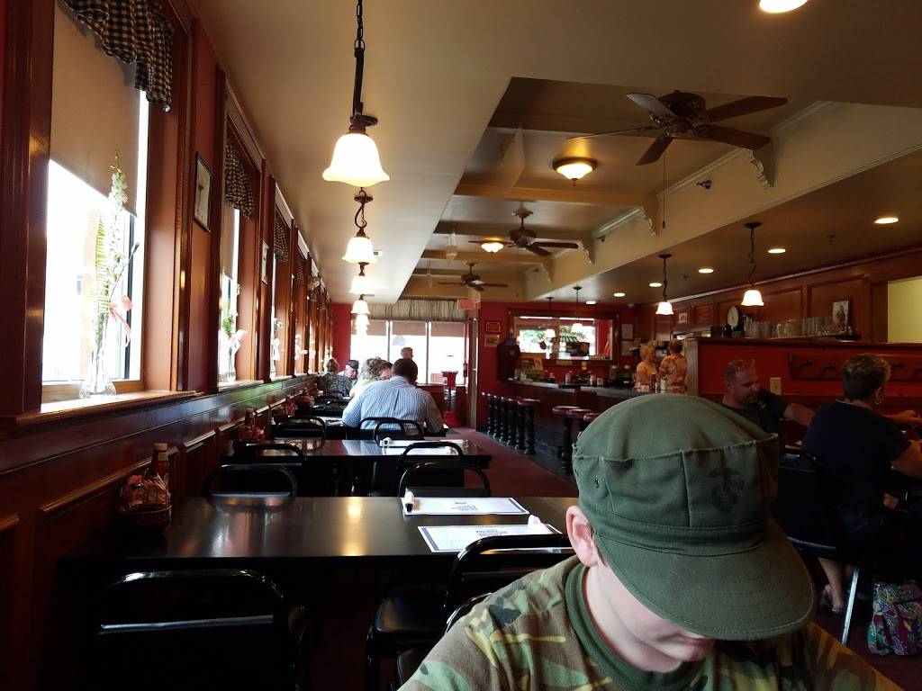 Dog Tracks Diner | restaurant | 194 W Herrick Ave, Wellington, OH 44090, USA | 4406470334 OR +1 440-647-0334