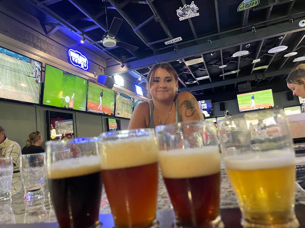 The Bulldog Bar and Lounge | restaurant | 5380 N College Ave, Indianapolis, IN 46220, USA | 3173774735 OR +1 317-377-4735