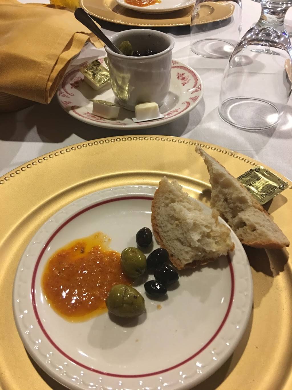 Avenue Bar and Grill | restaurant | 147 Rubber Ave, Naugatuck, CT 06770, USA | 2037230615 OR +1 203-723-0615