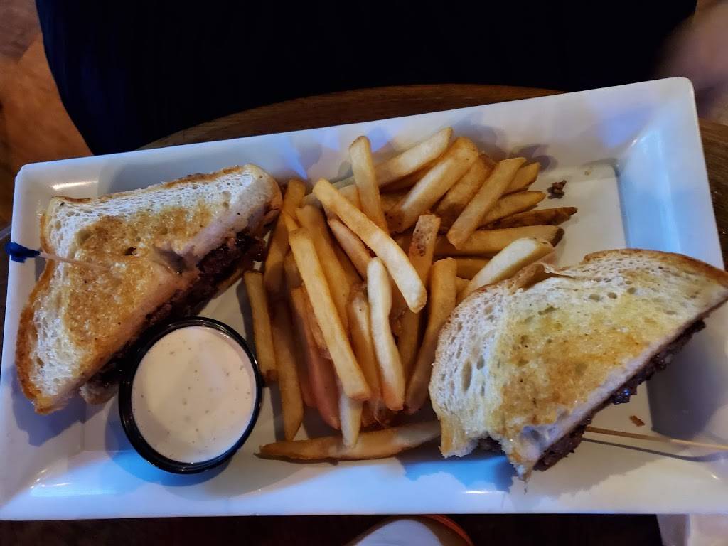 Dukes Sports Bar and Grill | restaurant | 7607 E McDowell Rd, Scottsdale, AZ 85257, USA | 4806759724 OR +1 480-675-9724