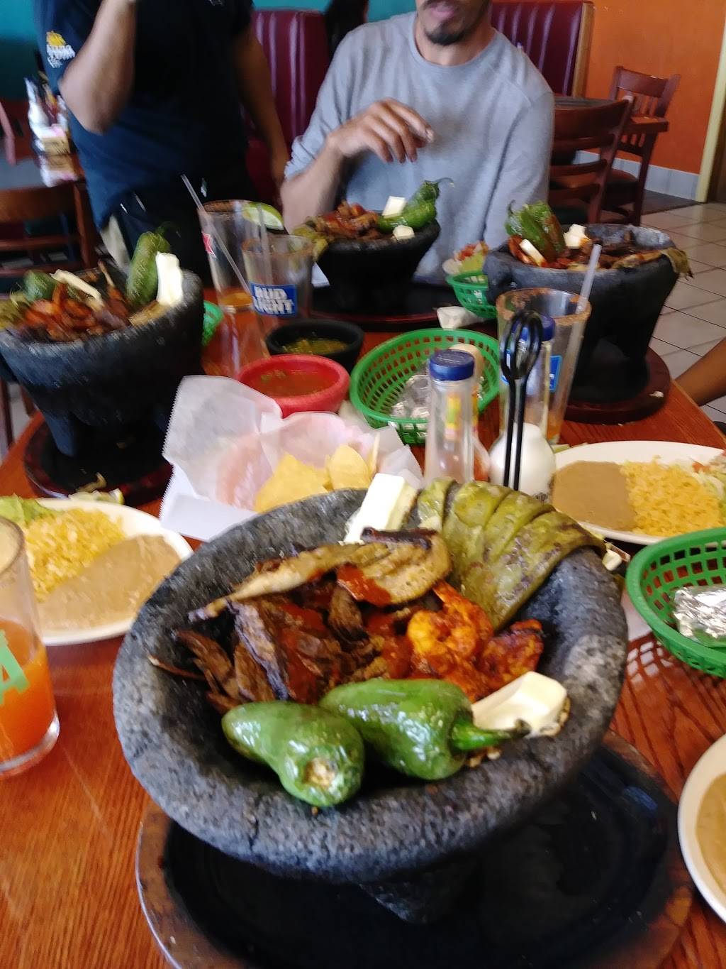 El Molcajetes | restaurant | 901 10th St E, Palmetto, FL 34221, USA | 9417231333 OR +1 941-723-1333