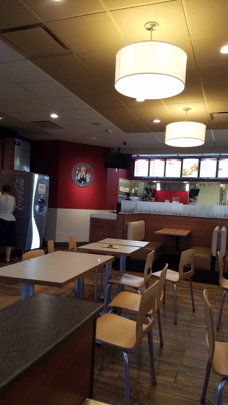 Wendys | restaurant | 8871 Bond Rd, Elk Grove, CA 95624, USA | 9166850620 OR +1 916-685-0620