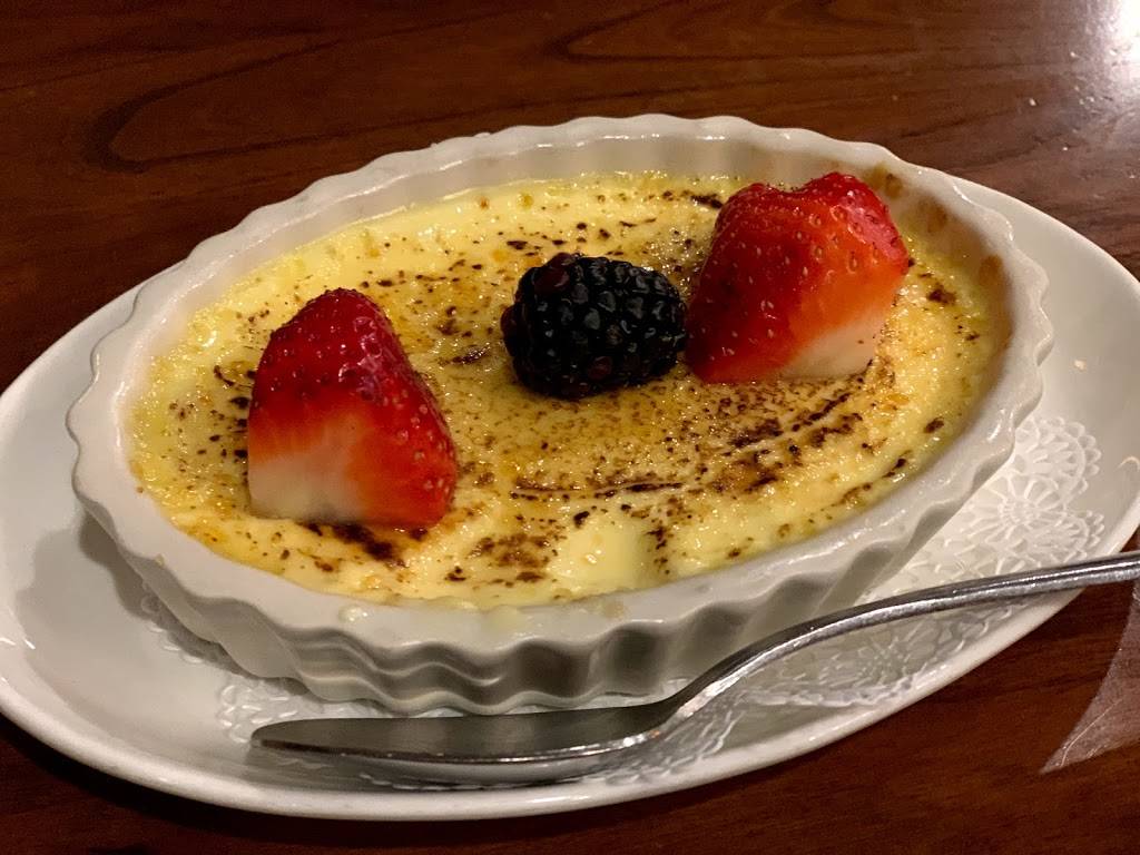 Chesapeake Inn Restaurant & Marina | restaurant | 605 2nd St, Chesapeake City, MD 21915, USA | 4108852040 OR +1 410-885-2040