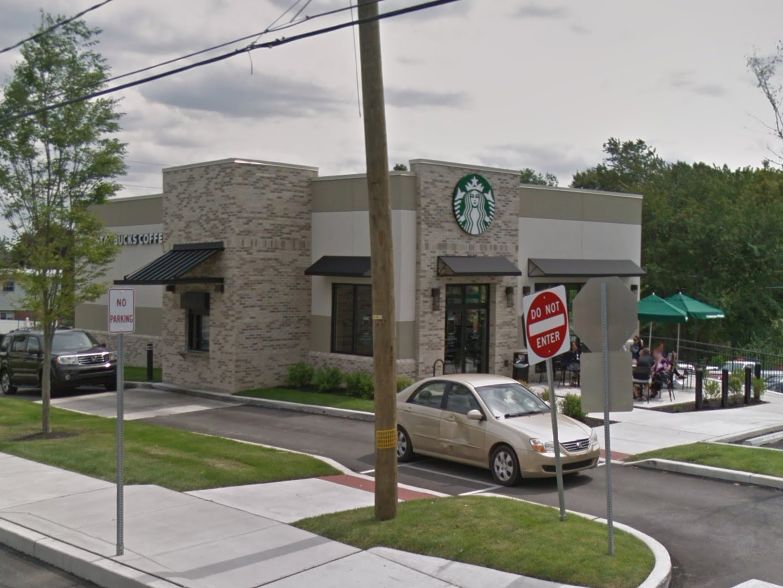 Starbucks | cafe | 2200 West Chester Pike, Broomall, PA 19008, USA | 6103550321 OR +1 610-355-0321