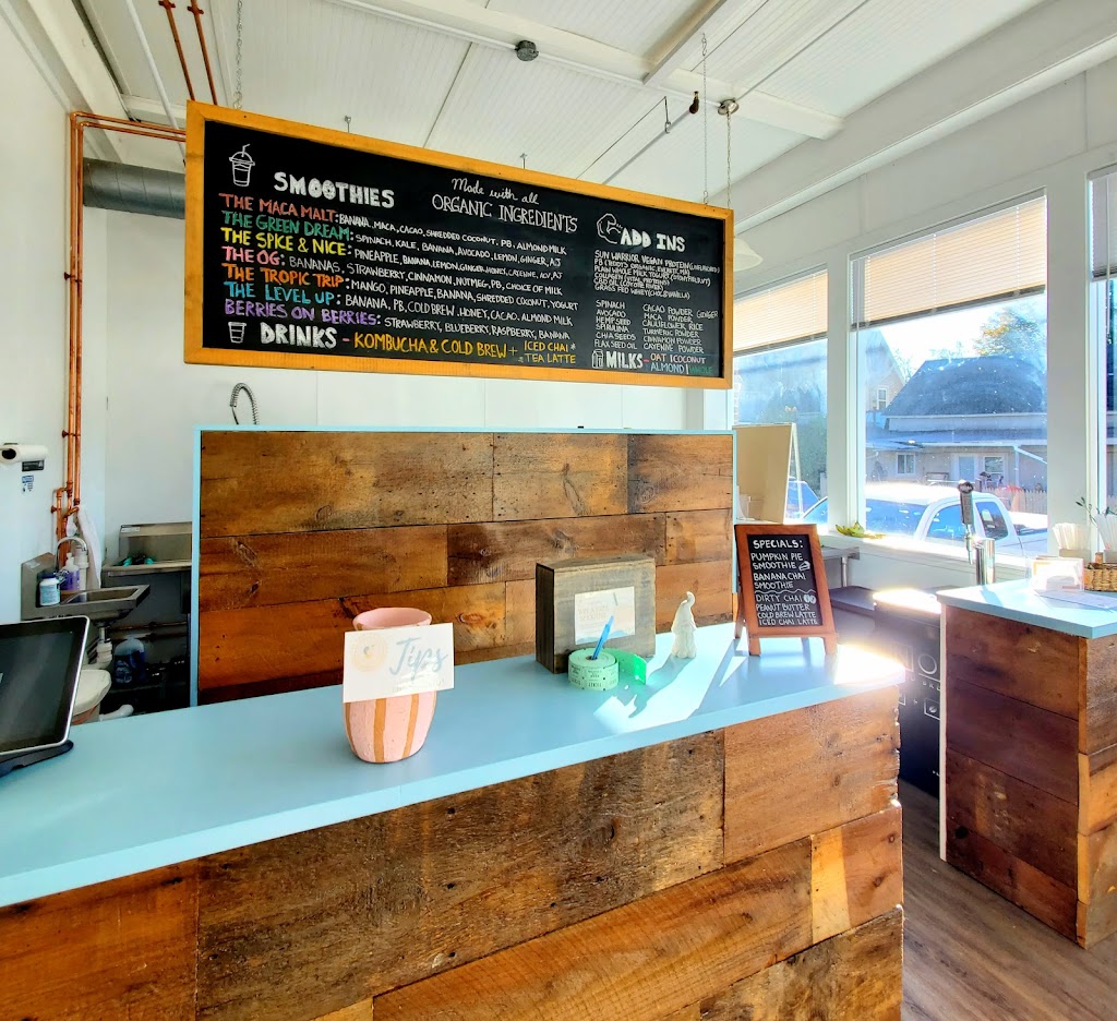 The Smoothie Shop | restaurant | 75 Railroad Ave, Epping, NH 03042, USA | 6037344097 OR +1 603-734-4097