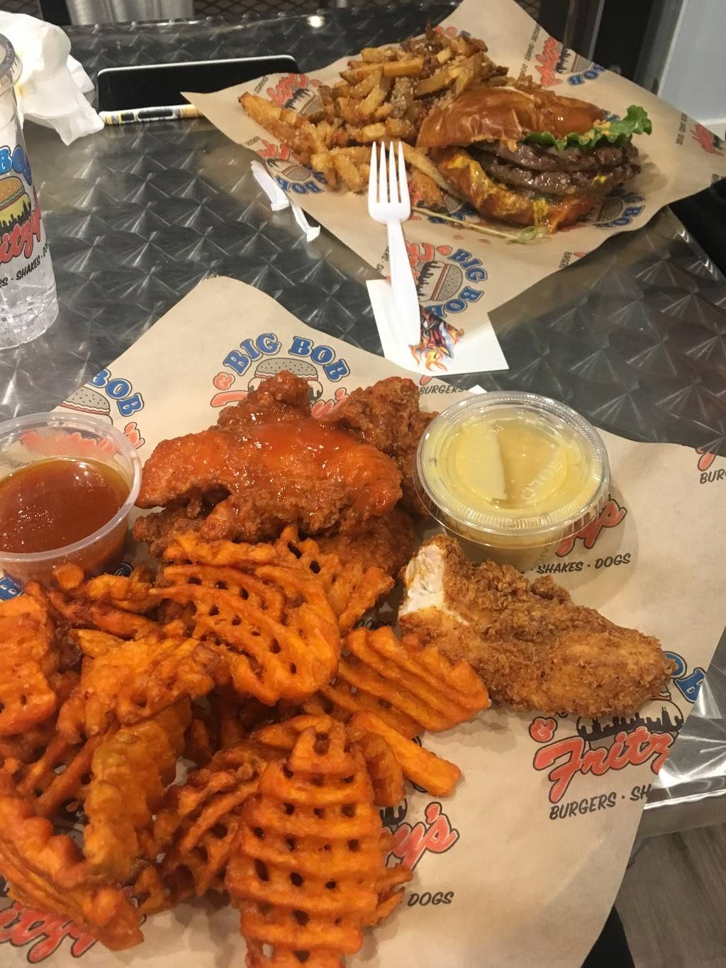 Fritzys Lincoln Park | restaurant | 723 W Armitage Ave, Chicago, IL 60614, USA | 3127633148 OR +1 312-763-3148