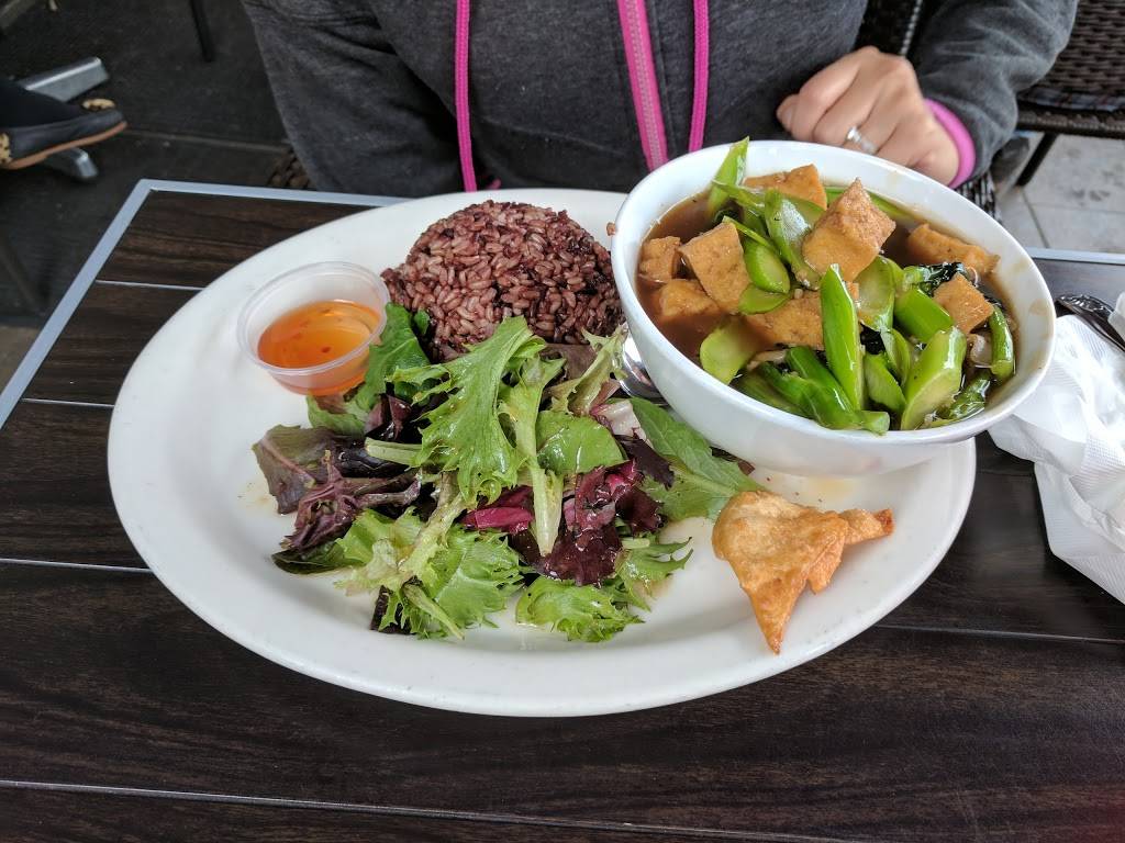 Ekkamai Thai Restaurant | restaurant | 13223 W Washington Blvd, Los Angeles, CA 90066, USA | 3108272777 OR +1 310-827-2777