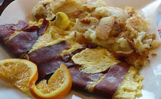 Tom Sawyer Diner | restaurant | 98 E Ridgewood Ave, Paramus, NJ 07652, USA | 2012620111 OR +1 201-262-0111