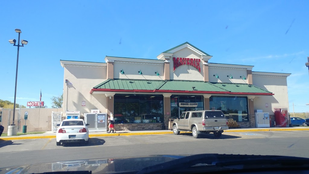 Maverik Adventures First Stop | restaurant | 1650 South St, Wheatland, WY 82201, USA | 3073223663 OR +1 307-322-3663