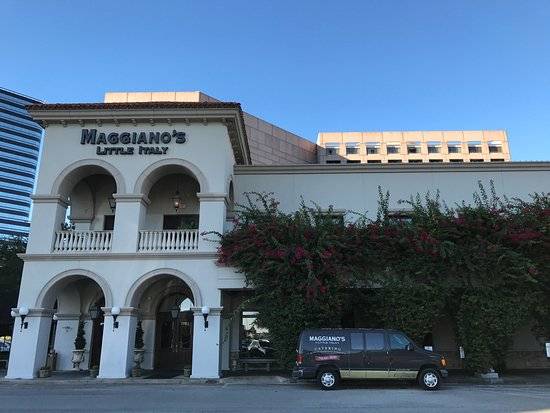 Maggianos Little Italy | restaurant | 2019 Post Oak Blvd, Houston, TX 77056, USA | 7139612700 OR +1 713-961-2700
