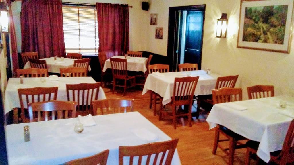 Fotinis Restaurant and Bar | restaurant | 544 Wattaquadock Hill Rd, Bolton, MA 01740, USA | 9783655757 OR +1 978-365-5757