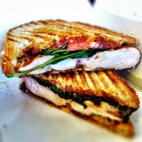 La Berry Frozen Yogurt & Ice-Cream Cafe | restaurant | 20304 Trout Creek Dr #101, Tampa, FL 33647, USA | 8138034559 OR +1 813-803-4559