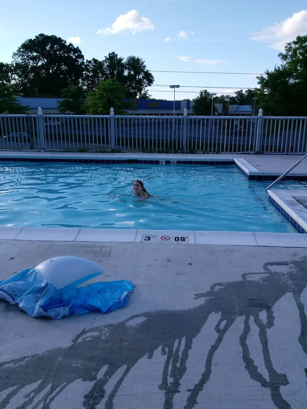 Quality Inn | restaurant | 640 W Broad St, Waynesboro, VA 22980, USA | 5409421171 OR +1 540-942-1171