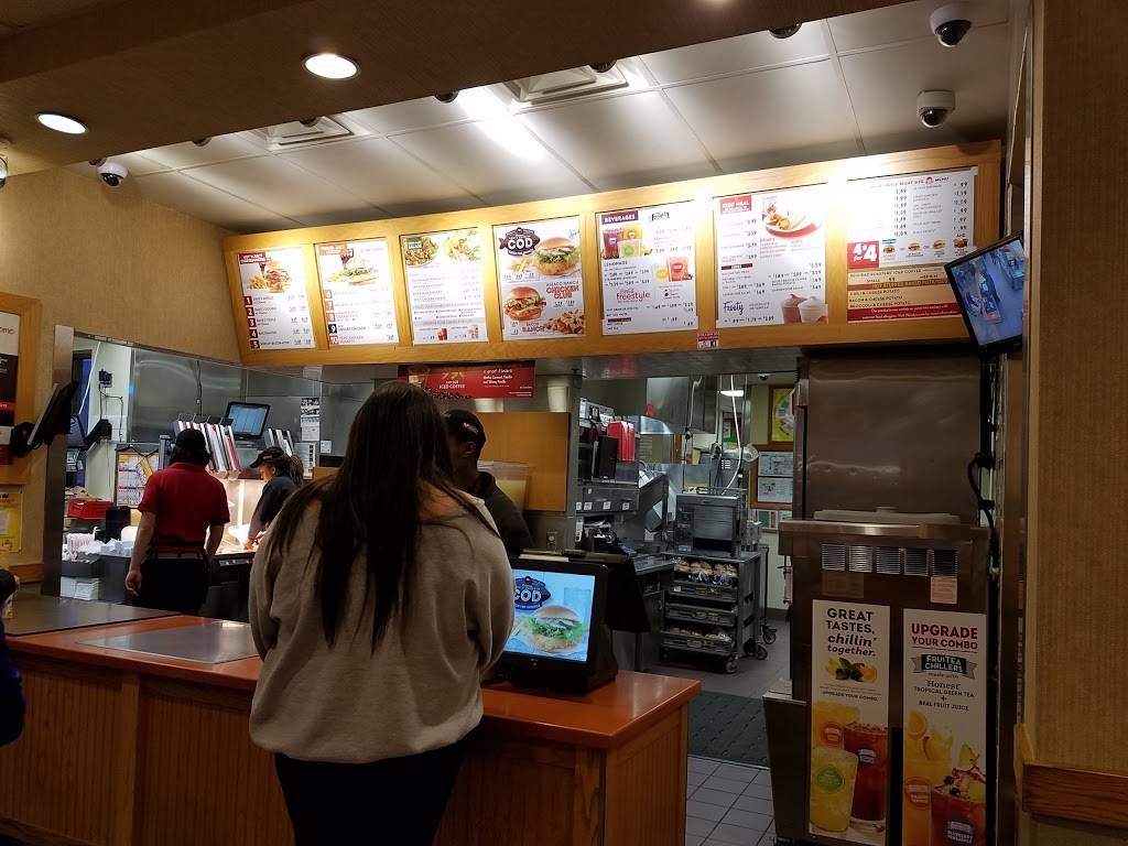Wendys | restaurant | 42 Furlong Dr, Revere, MA 02151, USA | 7812891676 OR +1 781-289-1676