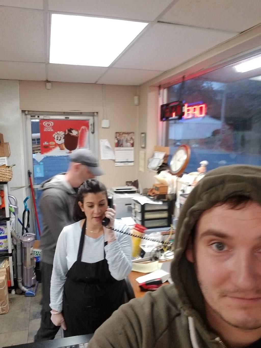 Cavallos Italian Specialty Shoppe | bakery | 60 Hillcrest Ave, Oakville, CT 06779, USA | 8609459942 OR +1 860-945-9942