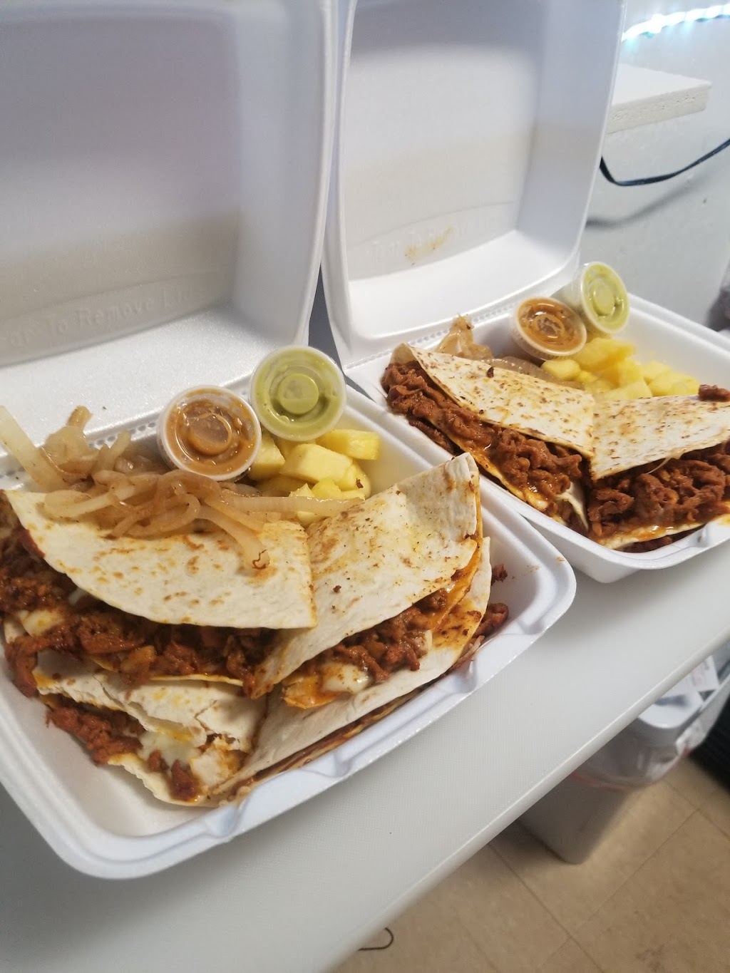 Tony’s Food Truck | restaurant | 1302 US-90, Castroville, TX 78009, USA | 2109014652 OR +1 210-901-4652