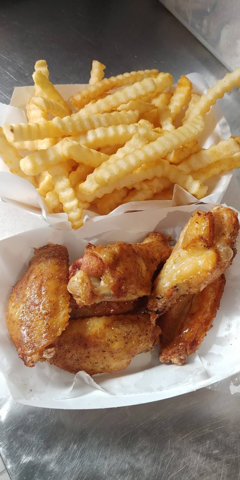 The Dog House | restaurant | 123 E Soo St, Parkers Prairie, MN 56361, USA | 2183382577 OR +1 218-338-2577