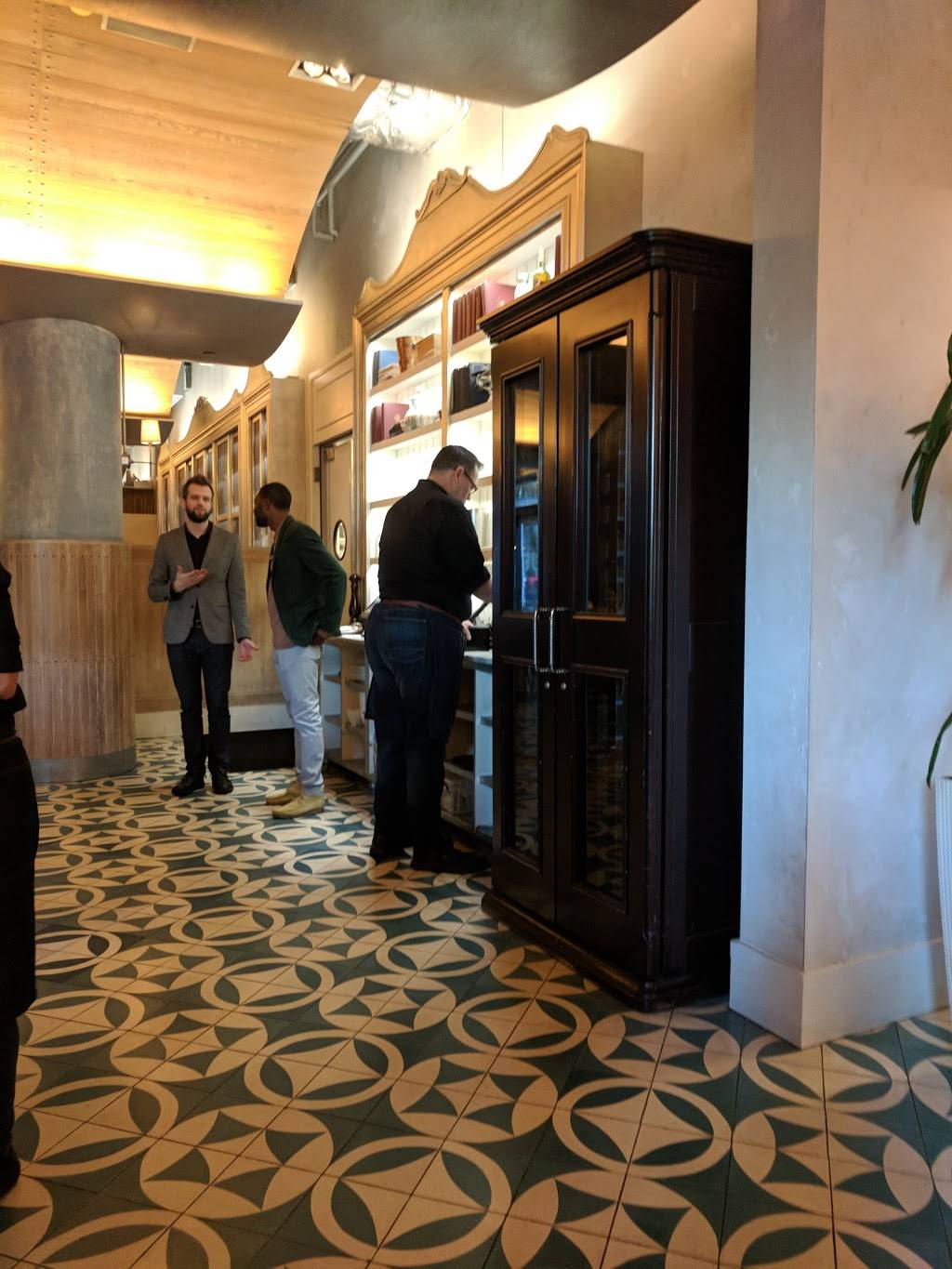 Delphine | restaurant | 6250 Hollywood Blvd, Los Angeles, CA 90028, USA | 3237981355 OR +1 323-798-1355