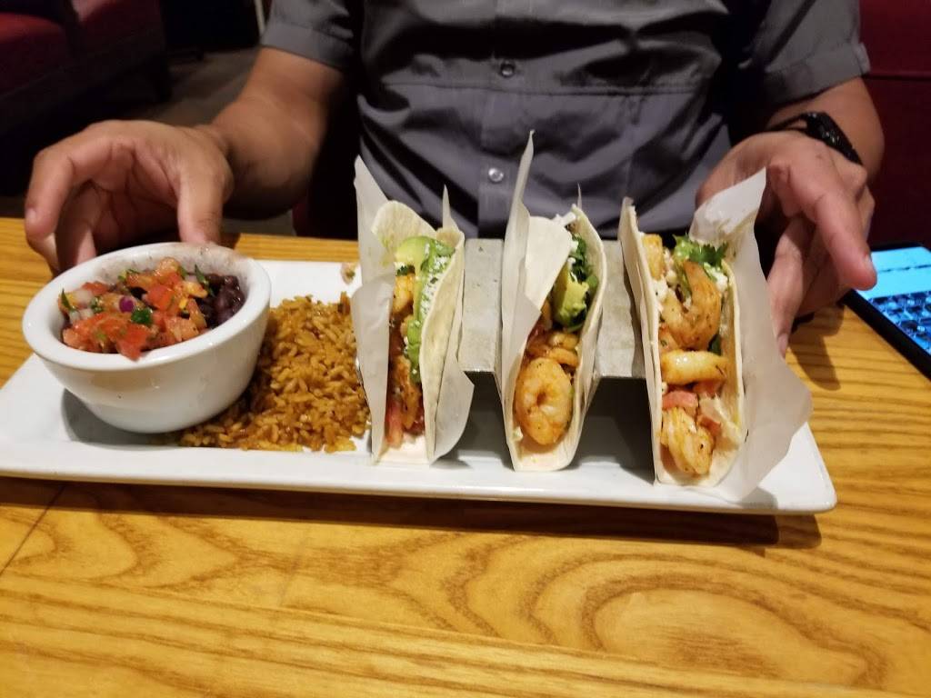 Chilis Grill & Bar | meal takeaway | 3215 Southwest Fwy, Houston, TX 77027, USA | 7135925100 OR +1 713-592-5100