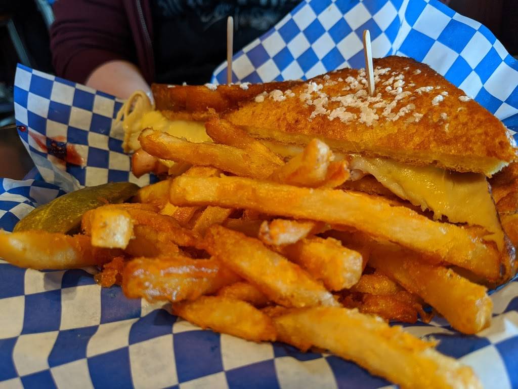 Lakewood Grill | restaurant | 8100 W Colfax Ave, Lakewood, CO 80214, USA | 3032378051 OR +1 303-237-8051