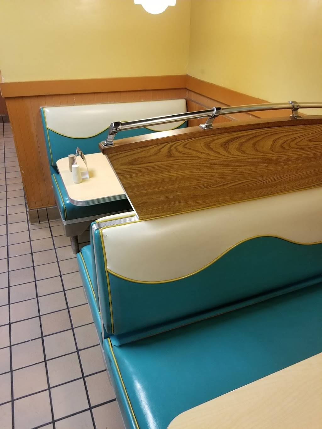 Long John Silvers | restaurant | 1910 W Ben White Blvd, Austin, TX 78704, USA | 5127077652 OR +1 512-707-7652