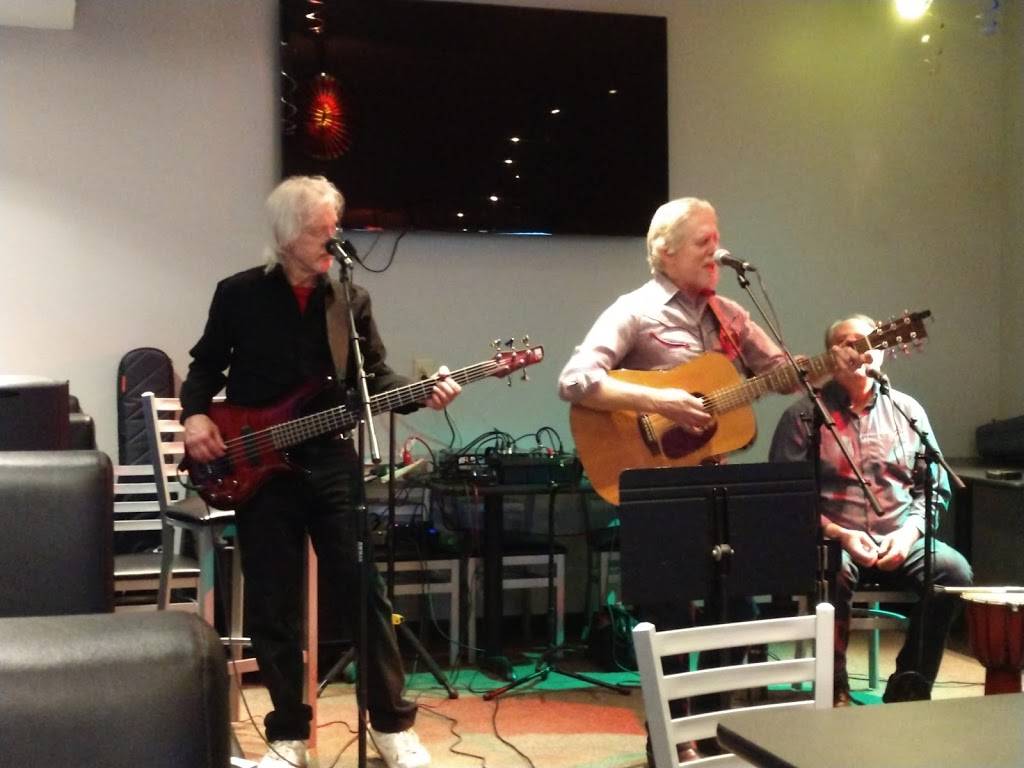 Gilanellas | restaurant | 2024 2nd Ave, Port Byron, IL 61275, USA | 3095395275 OR +1 309-539-5275