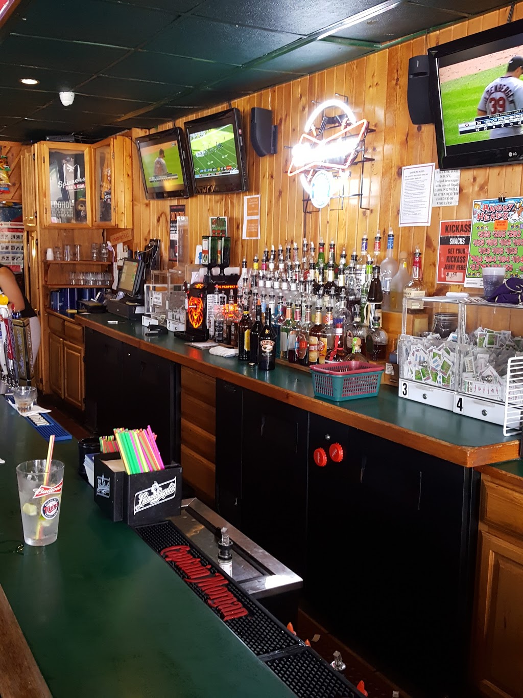 Spinners Bar and Grill | restaurant | 301 Belgrade Ave, North Mankato, MN 56003, USA | 5076259751 OR +1 507-625-9751