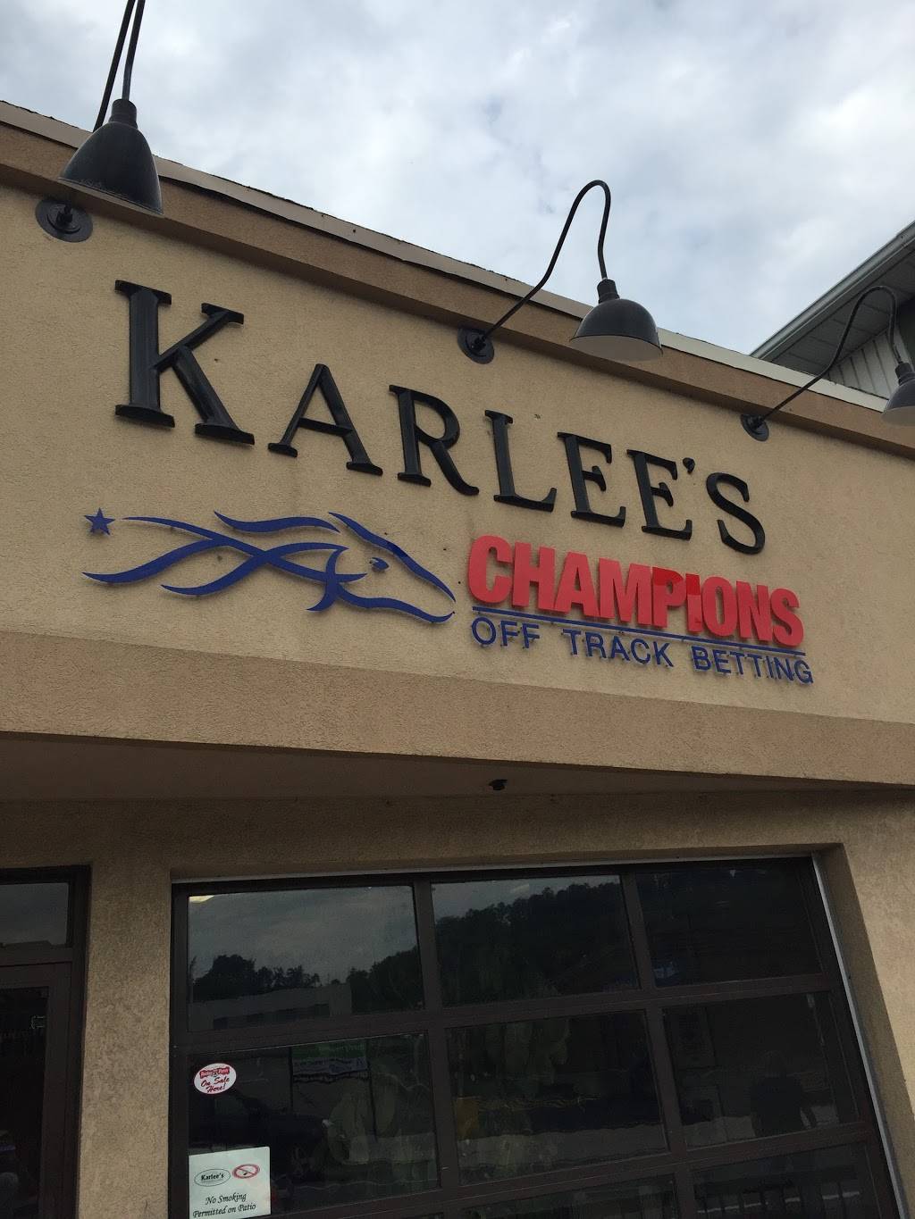 Karlees OTB | restaurant | 43 King St E, Stoney Creek, ON L8G 1J9, Canada | 9056629384 OR +1 905-662-9384