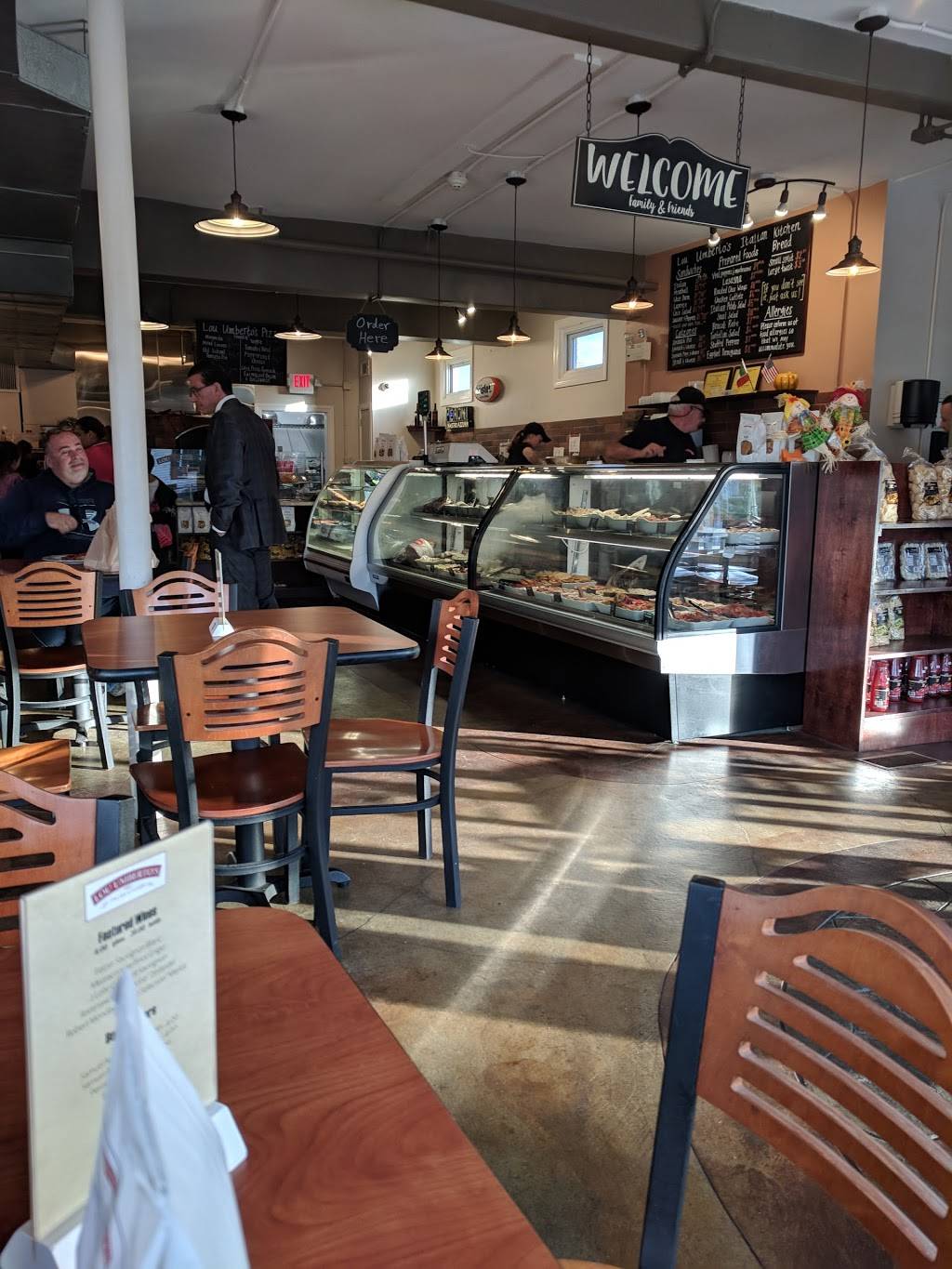 Lou Umbertos Italian Kitchen | restaurant | 1606 Cranston St, Cranston, RI 02920, USA | 4014326267 OR +1 401-432-6267