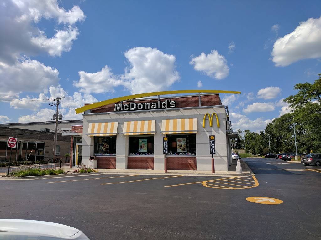 McDonalds | cafe | 410 W N Ave, Addison, IL 60101, USA | 6304955483 OR +1 630-495-5483
