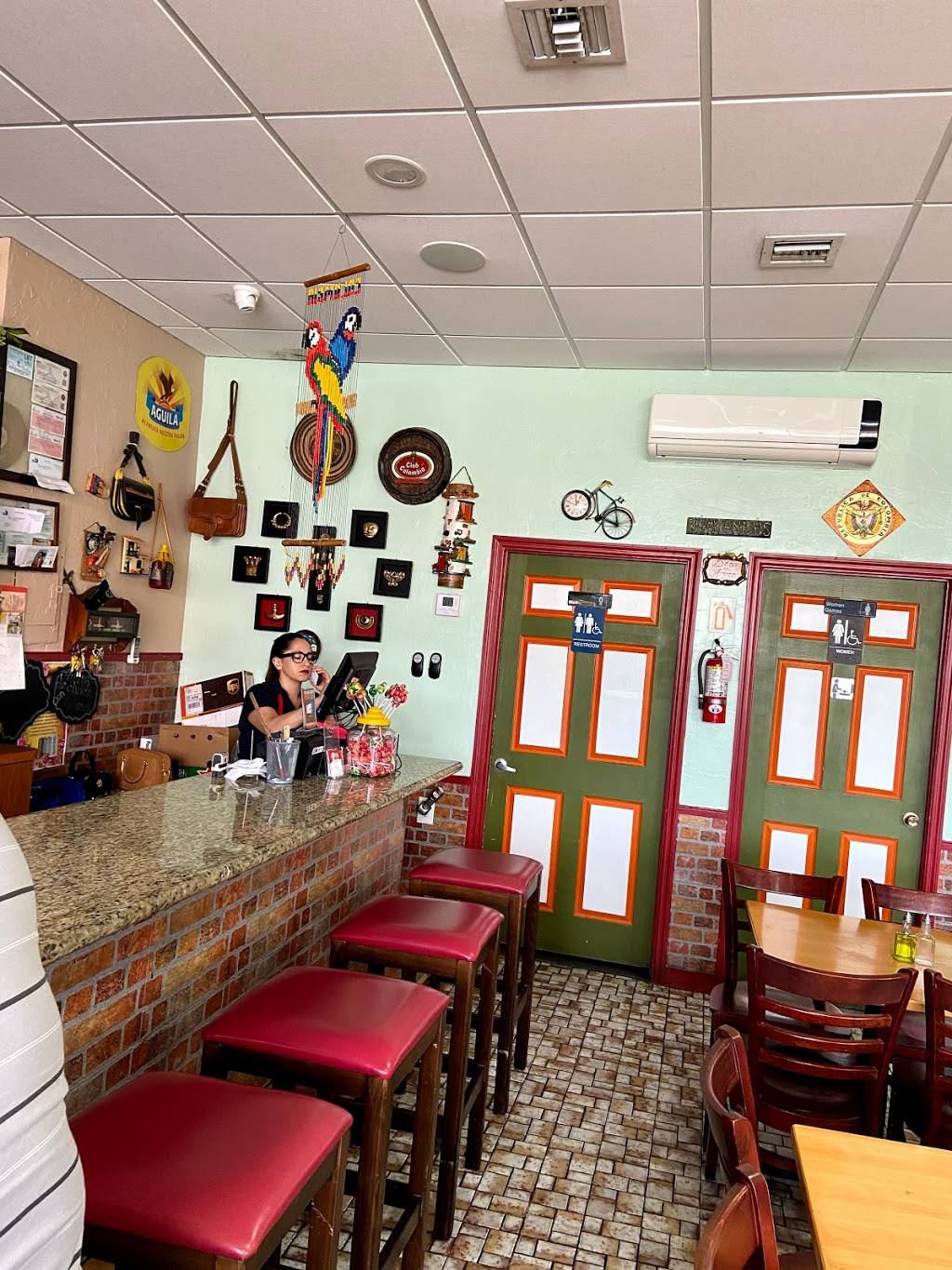 Pollo Brasa y Sazon | restaurant | 1618 W 68th St, Hialeah, FL 33014, USA | 3055120290 OR +1 305-512-0290