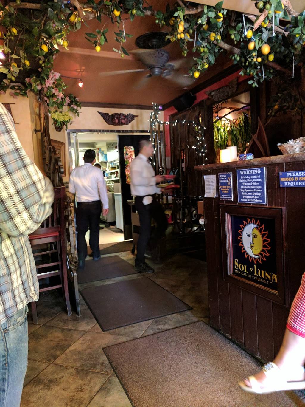 Sol Y Luna | restaurant | 19601 Ventura Blvd, Tarzana, CA 91356, USA | 8183438488 OR +1 818-343-8488