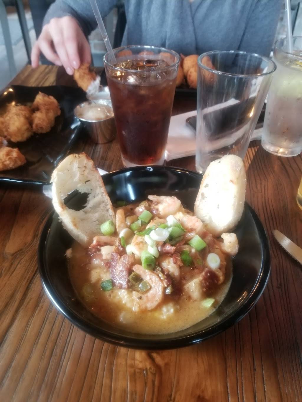 Two Travelers Tavern | restaurant | 8097 Main St, Garrettsville, OH 44231, USA | 3305278134 OR +1 330-527-8134