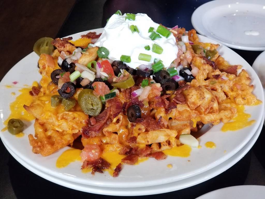 Greyhound Tavern | restaurant | 39 Broad St, Bridgewater, MA 02324, USA | 5088075782 OR +1 508-807-5782