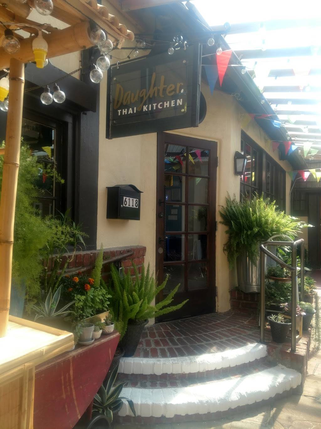 Daughter Thai Kitchen | restaurant | 6118 Medau Pl, Oakland, CA 94611, USA | 5108232354 OR +1 510-823-2354