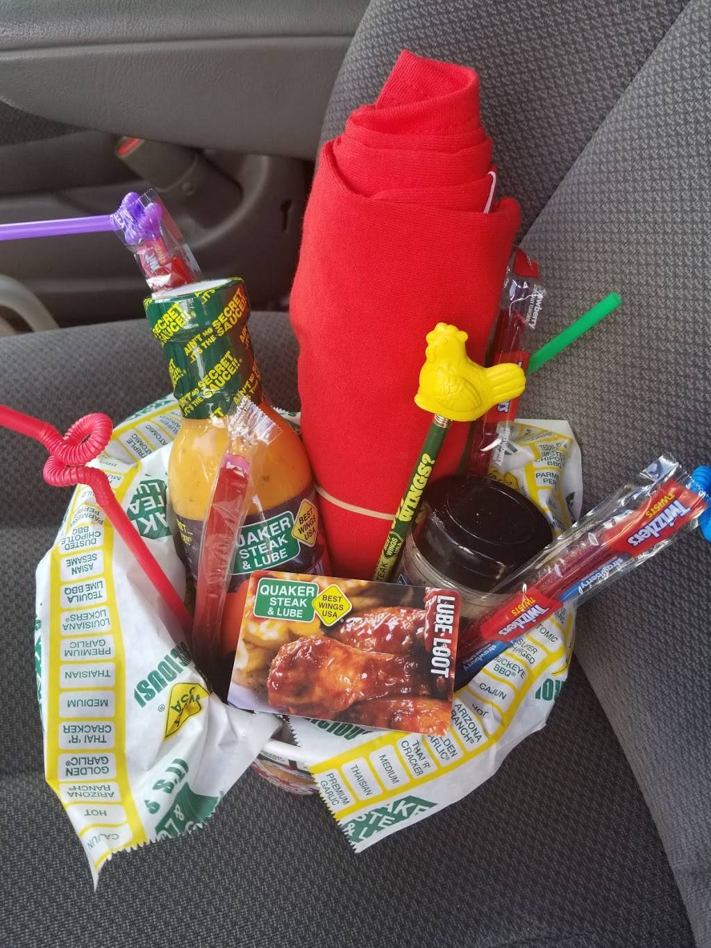 Quaker Steak & Lube | restaurant | 4900 Transportation Dr, Sheffield, OH 44054, USA | 4409349464 OR +1 440-934-9464